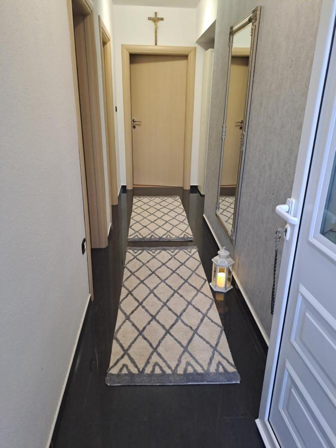 Apartment Mira シベニク エクステリア 写真
