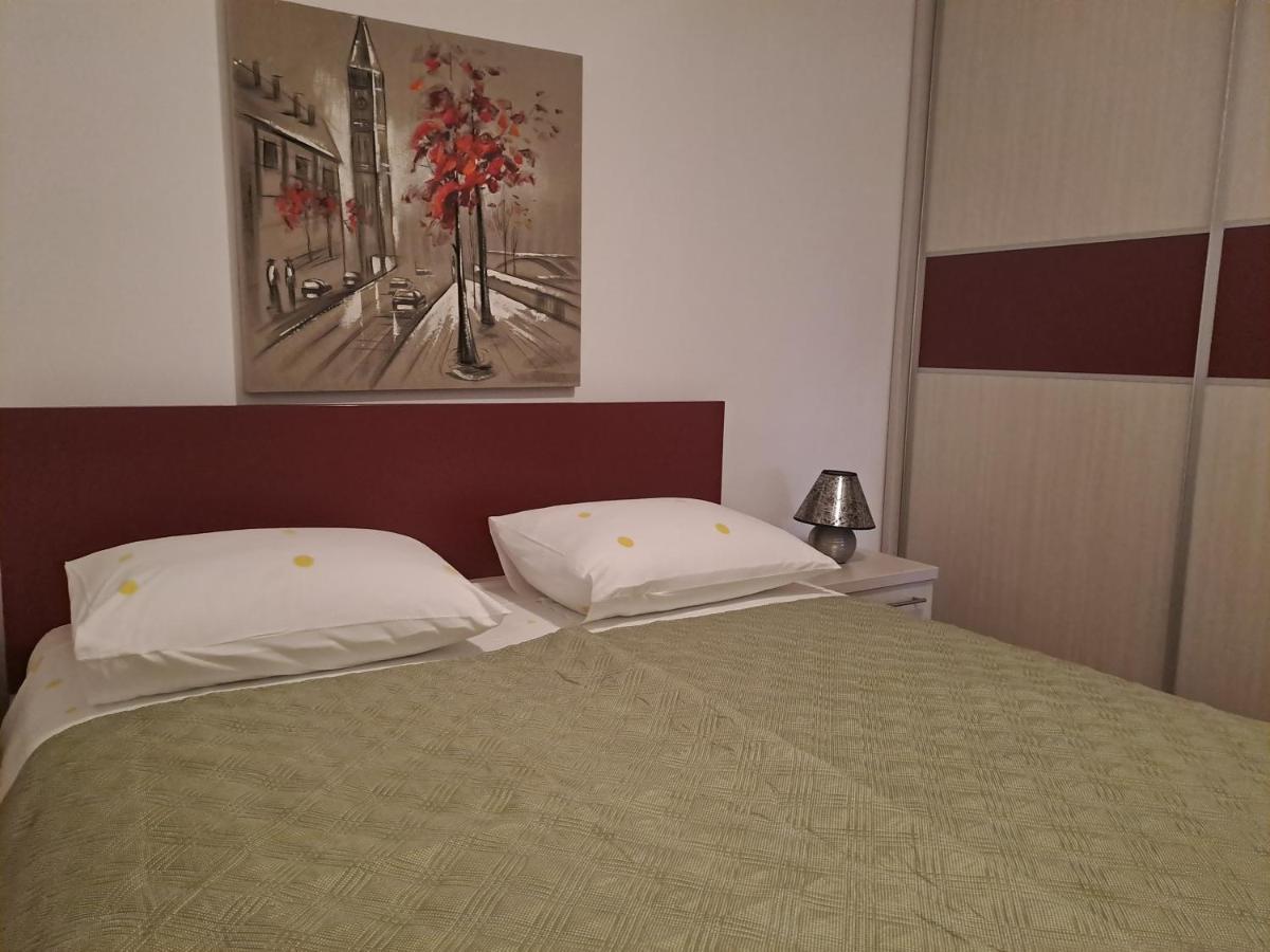 Apartment Mira シベニク エクステリア 写真