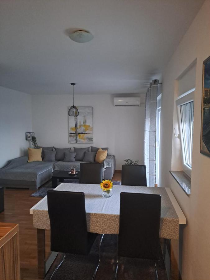 Apartment Mira シベニク エクステリア 写真